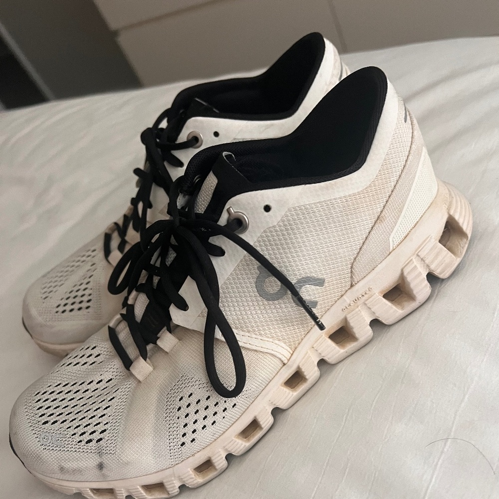 On Cloud X running shoe